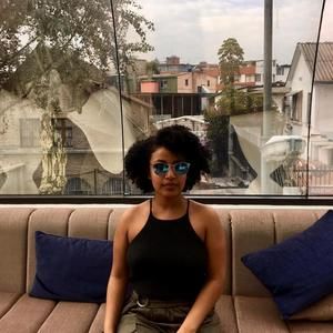 Meet your Posher, Bilien